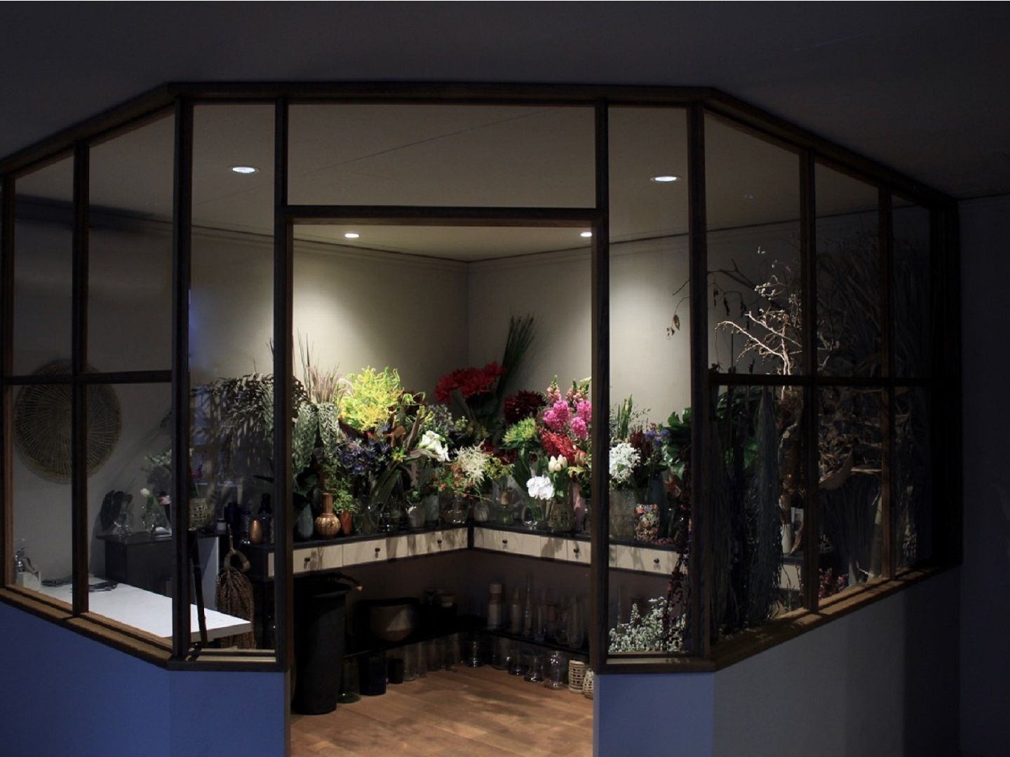 VOICE 東京都渋谷区神宮前3-7-11 JINGUMAE HOUSE 1F 営業時間:13:00~19:00、 水曜日14:00~、日曜日~18:00 定休日:不定休 (2020年5月1日現在、臨時休業中)