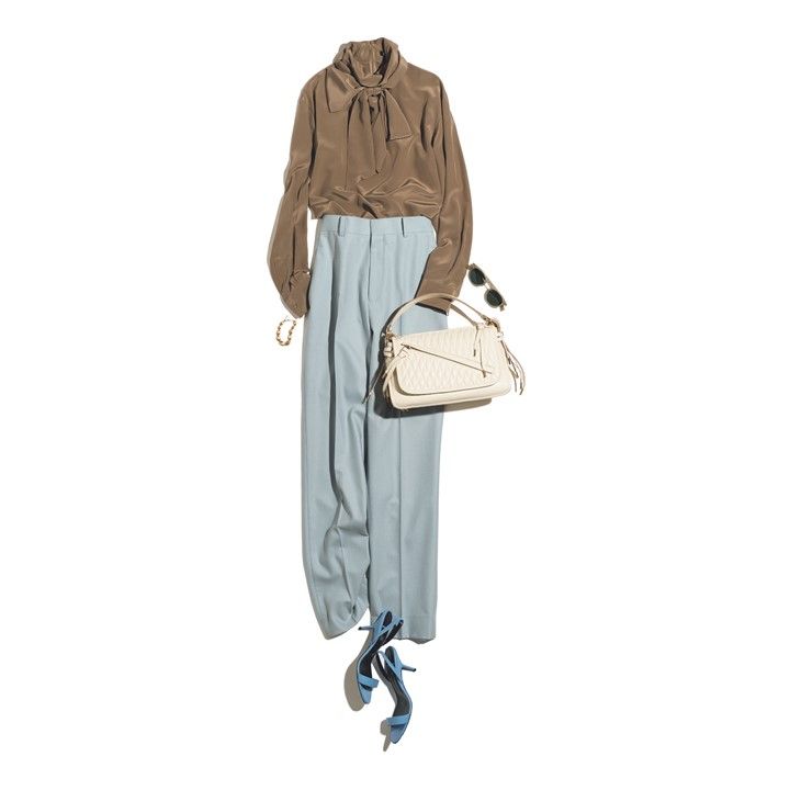パンツ ・シャツ ・ジレ (ロエフ 六本木店)、ピアス・ブレスレット(ウノアエレ ジャパン〈ワンエーアールバイウノアエレ〉)、バッグ(トッズ・ジャパン)、靴(セルジオ ロッシ) 撮影/佐藤 彩 BY:『Precious8月号』小学館、2020年