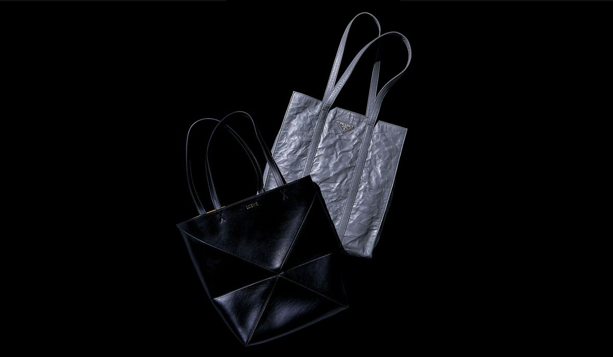 ロエベ」＆「プラダ」最新トートバッグの魅力にフォーカス｜レザー