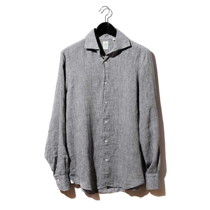 シャツ¥35,200(アマン〈フィナモレ〉)