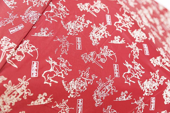 「鳥獣人物戯画」がプリントされたアートな折りたたみ傘