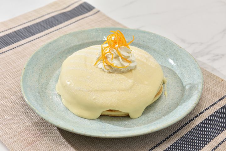 人気NO.1メニューの「リリコイパンケーキ」 ¥1,280