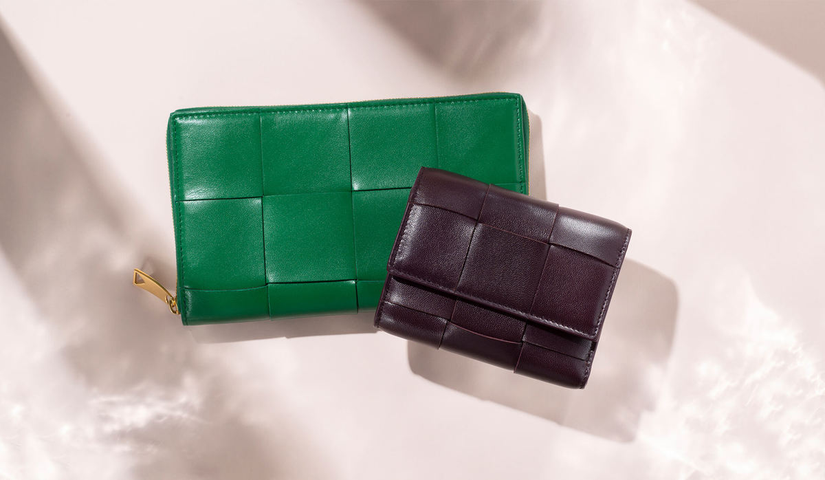 レザーの質感も発色も極上！「ボッテガ・ヴェネタの新作財布」は自分ご 