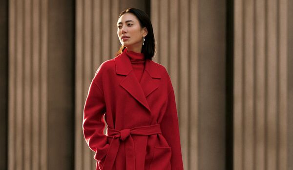 1/31 Sat｜遠目でも映える「ファビアナ フィリッピ」の赤コートで、日常をドラマティックに彩って【365日コーディネート】