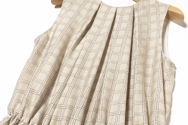 「セオリーリュクス」のワンピース