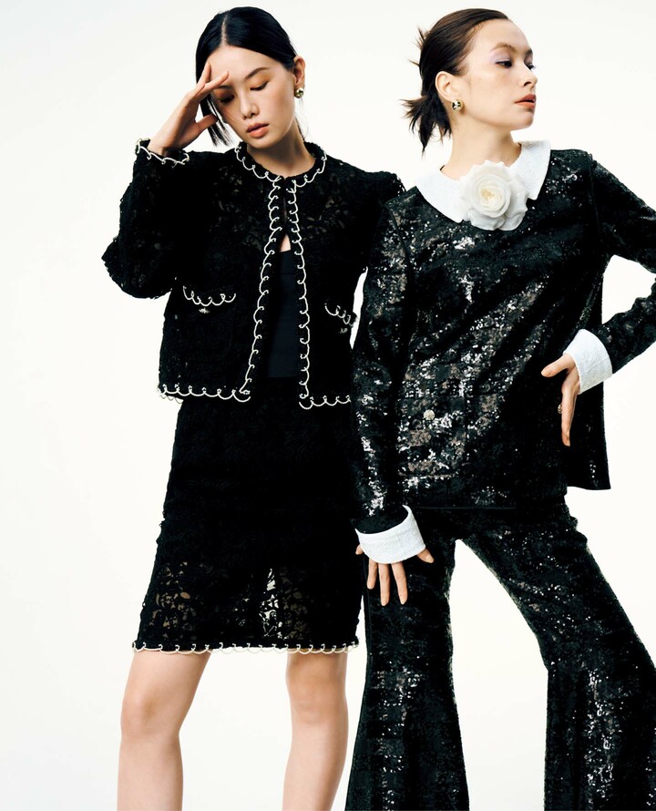 シャネルのコレクションウエアを纏ったモデルの太田莉菜さんと泉 はるさん