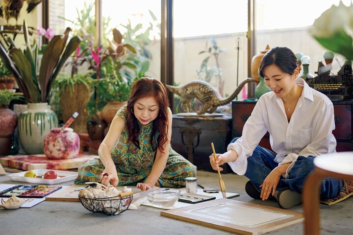水彩画家・ 永山裕子さんとキャスターの大江麻里子さん