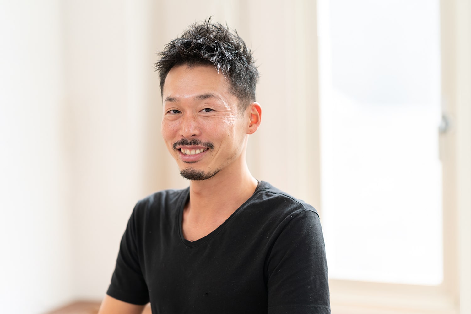 enfleurage青山 店長代理 佐藤学さん。マラソンの大会出場を狙ってトレーニング中。「箱根駅伝で話題になったナイキのシューズに変えたらタイムが上がりました! 今、2時間40分代を目指しています」