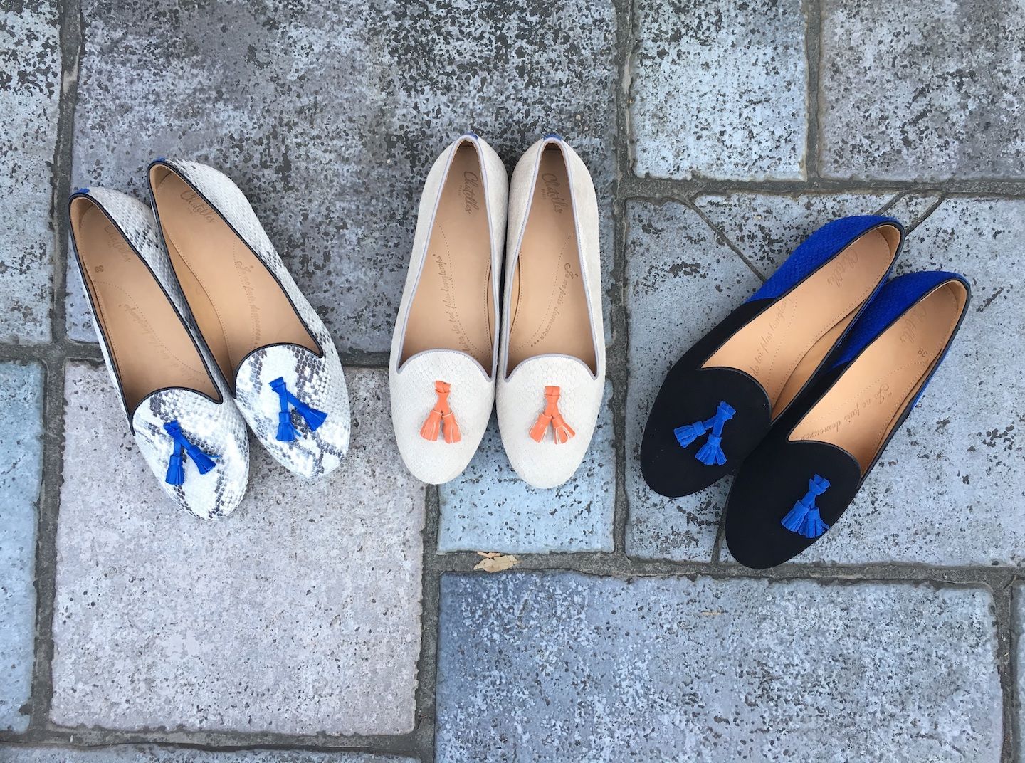 左から 靴「フランソワ ピトン タッセル」¥46,000・別売りのタッセル¥3,000・靴「フランソワ オノレ165」¥42,000・別売りのタッセル¥3,000・靴「フランソワ エルキュール」¥45,000・別売りのタッセル¥3,000(税抜)