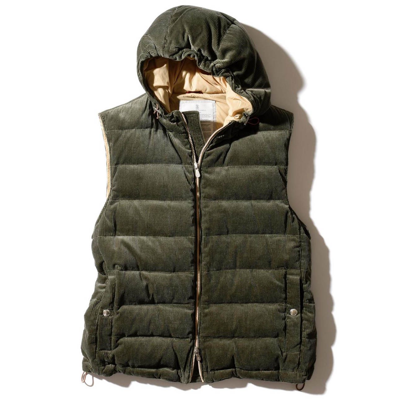 ダウンベスト¥340,000(ブルネロ クチネリ ジャパン)