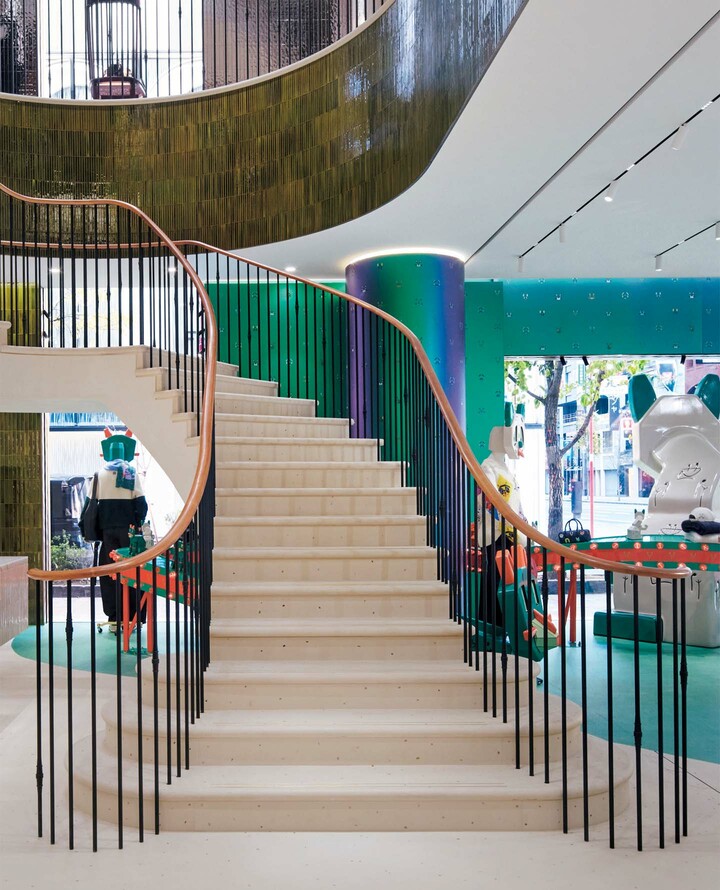 「カサロエベ銀座」の店内