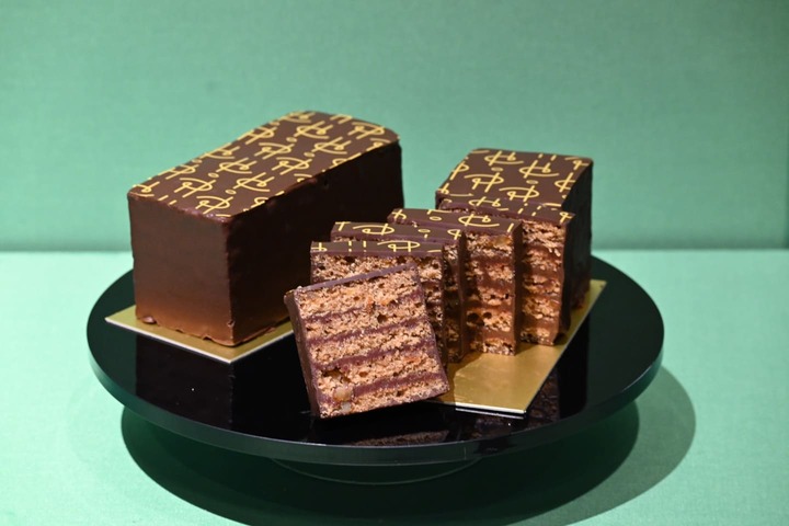 スイーツ_18,クリスマスケーキ_18,チョコレート_18,いちご_18,プレゼント_18