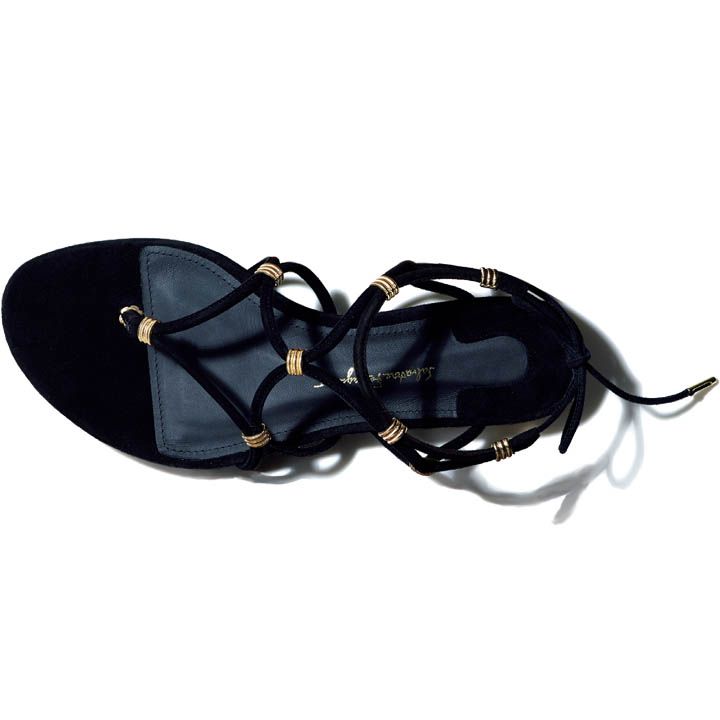 靴［ヒール1cm］￥138,000（フェラガモ・ジャパン〈サルヴァトーレ フェラガモ〉）