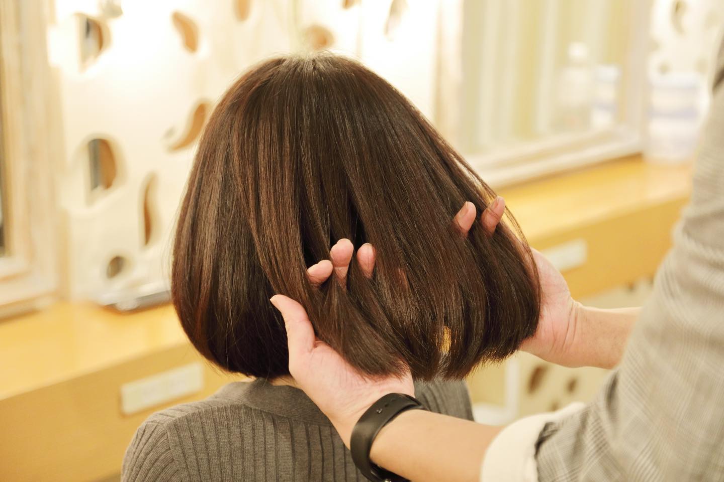 仕上げにも再度、「ITRIM エレメンタリー ヘア トリートメントオイル」を塗布。