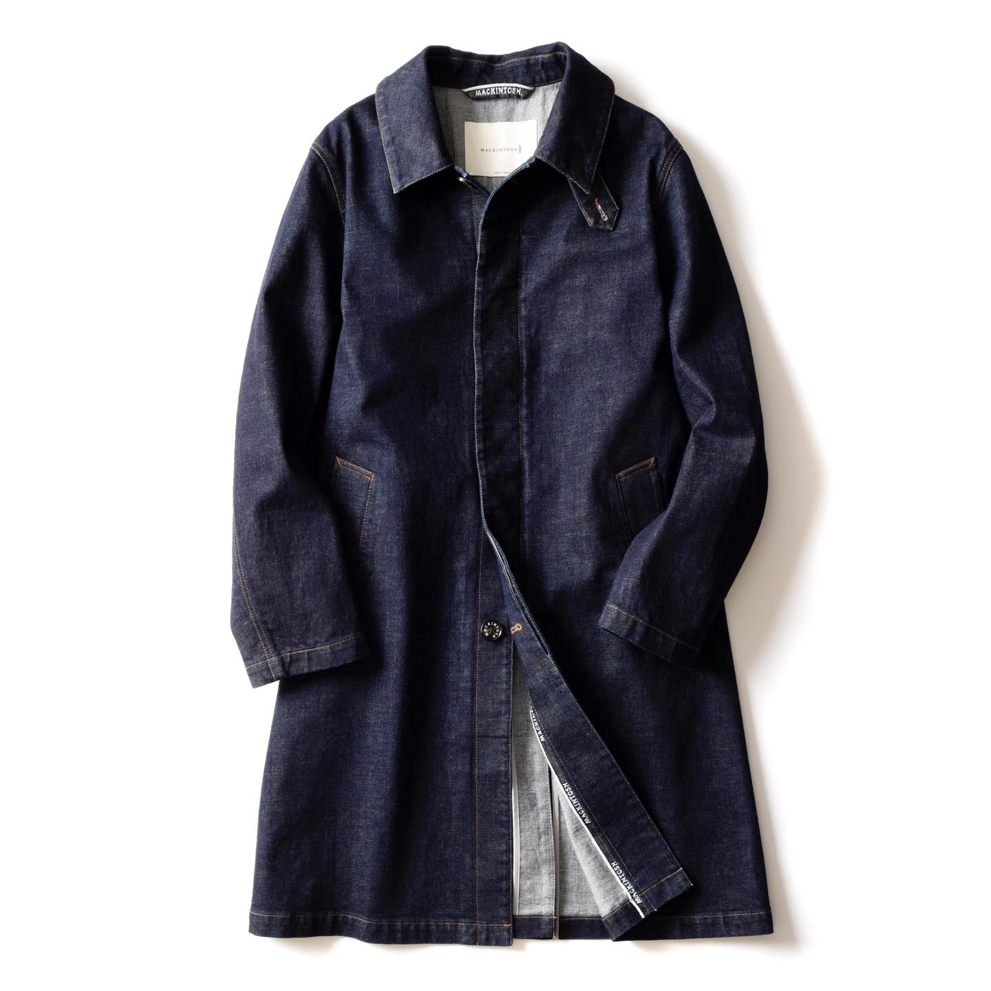 コート¥79,000(マッキントッシュ青山店)