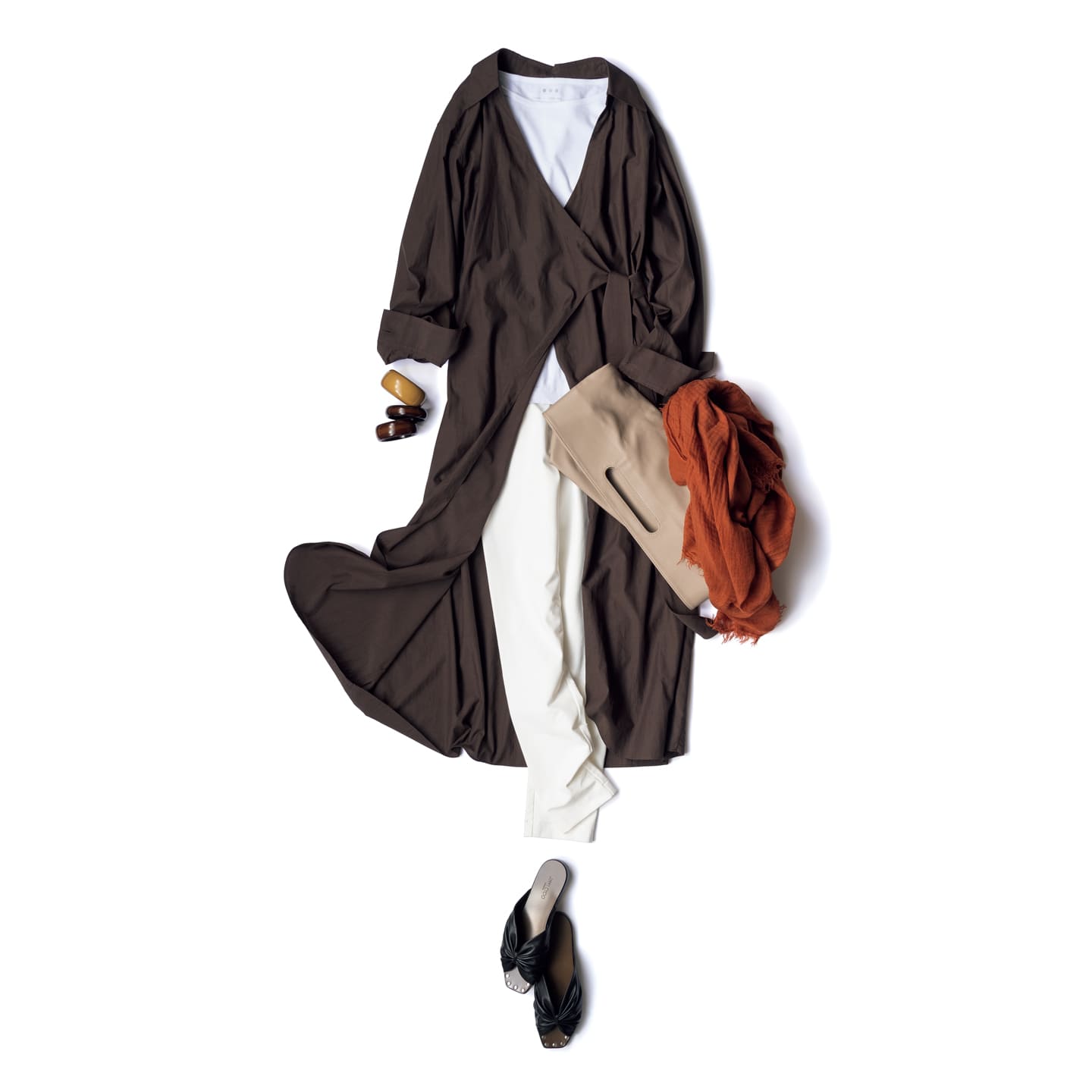 パンツ¥29,000(グルッポタナカ〈リビアナ コンティ〉) シャツワンピース¥49,000(showroom SESSION〈サヤカ ディヴィス〉) Tシャツ¥8,500(スリードッツ青山店) ストール¥15,000(三喜商事〈イレブンティ〉) バングル/上から¥22,000・¥13,000・¥18,000(アパルトモン 青山店〈ベン アミュン〉) バッグ¥49,000(showroom SESSION〈モダン ウィーヴィング〉) 靴¥70,000(JIMMY CHOO)