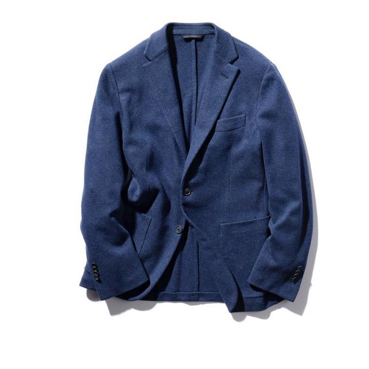 ジャケット¥340,000(バーニーズ ニューヨーク カスタマーセンター〈ベルヴェスト〉)