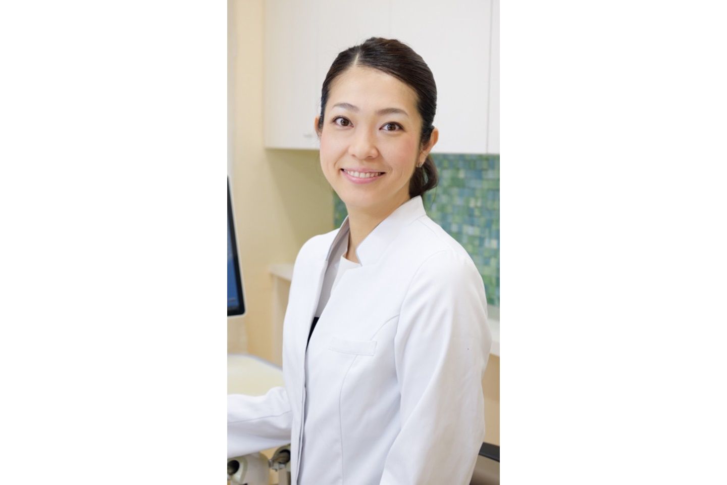 美人歯科医・小林瑠美さんにインタビュー｜80歳で20本の歯を残すために、女性が更年期に気をつけたい「歯の衰え」とは？ Precious