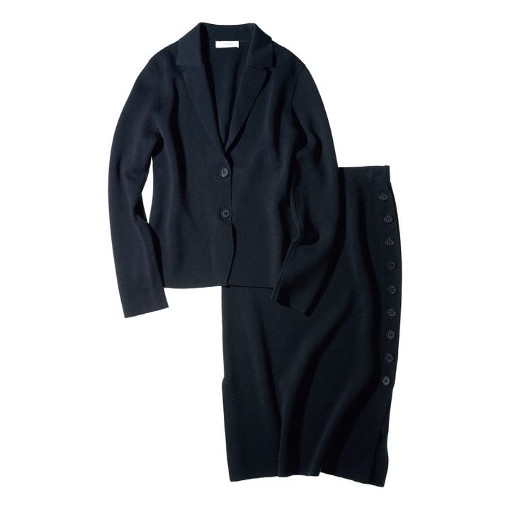 ジャケット［素材：ウール］￥105,000・スカート［素材：ウール］￥82,000（クルチアーニ 銀座店）　[Precious2018年10月号99ページ] 