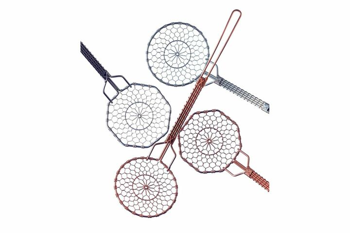 左上から反時計回りに／金網つじのとうふすくい八角［ステンレス］、とうふすくい菊丸［銅］、とうふすくい八角［銅］、とうふすくい菊丸［ステンレス］