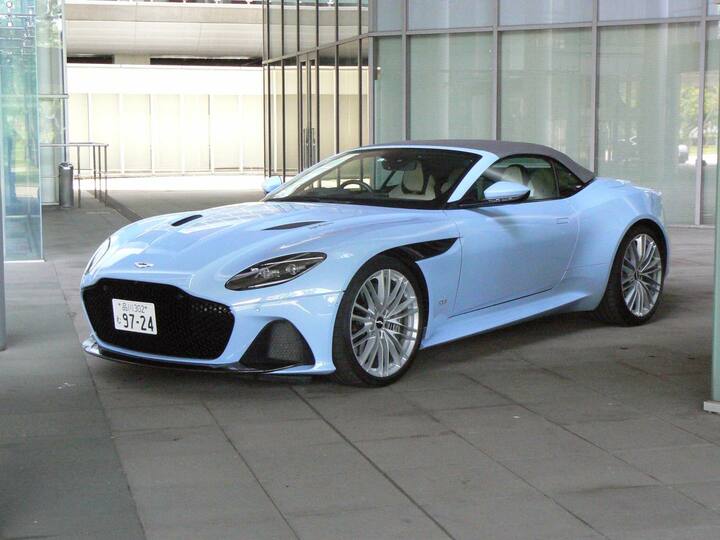 美しいスタイリングのボディは、思いのほか取り回ししやすい。