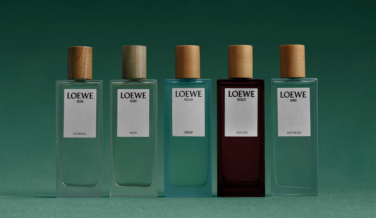 「ロエベ」のフレグランスコレクション「ボタニカル レインボー」に仲間入りした2種の香水
