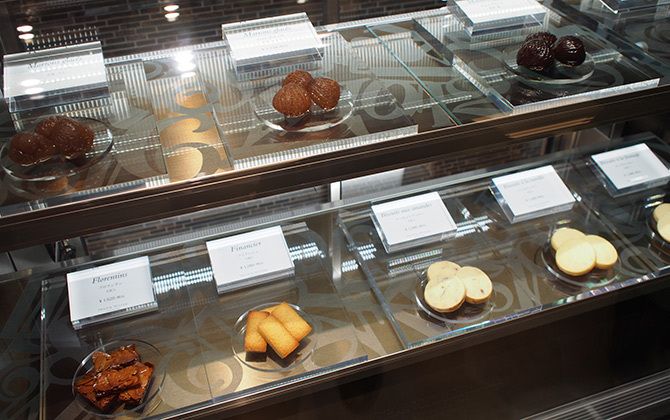 マロングラッセ 洋栗[ラム、エピス、オレンジ]各￥1,600、和栗[塩]￥2,400、レモンタルト[4個入り]￥2,000、テリーヌショコラ￥6,000（すべて税抜）
