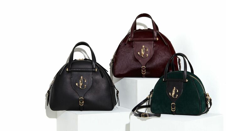 左から/バッグ「ヴァレンヌ ボーリング(Mサイズ)」【縦25×横30×マチ12㎝】¥230,000(税抜)※Mサイズは色、素材違いで全6種類を展開・バッグ「ヴァレンヌ ボーリング(Mサイズ)」【縦25×横30×マチ12㎝】¥283,000(税抜)※伊勢丹新宿店でのポップアップストア限定のポニー素材は、ボルドーとネイビーの全2色・バッグ「ヴァレンヌ ボーリング(Sサイズ)」【縦20×横24×マチ10㎝】¥194,000(税抜)※Sサイズは色、素材違いで全7種類を展開