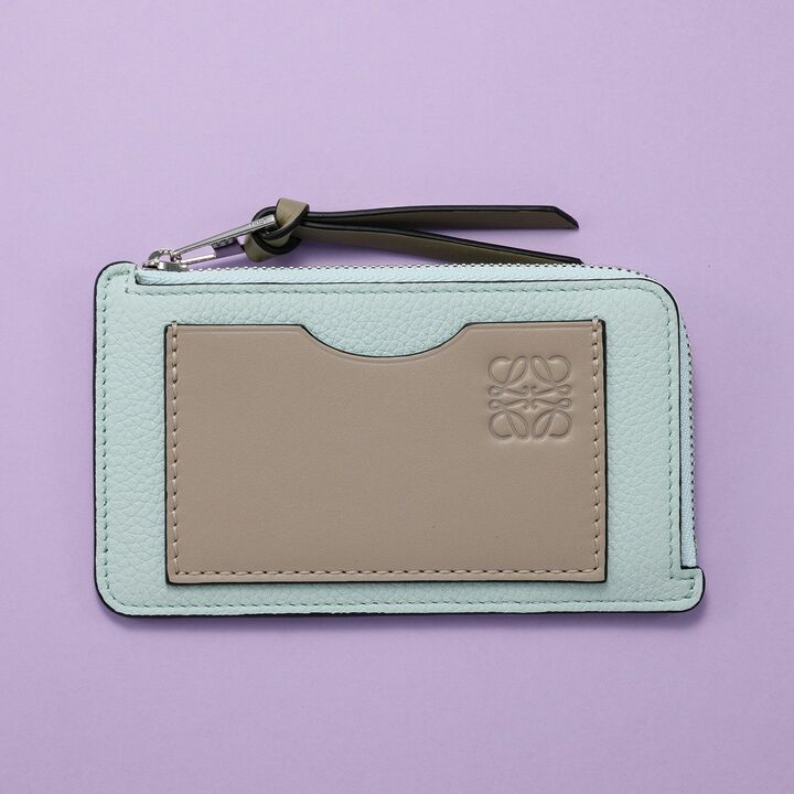 ロエベの財布「ペブル コンチネンタル ウォレット」