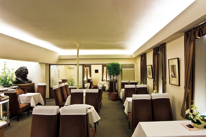 銀座ウエスト 本店の店内