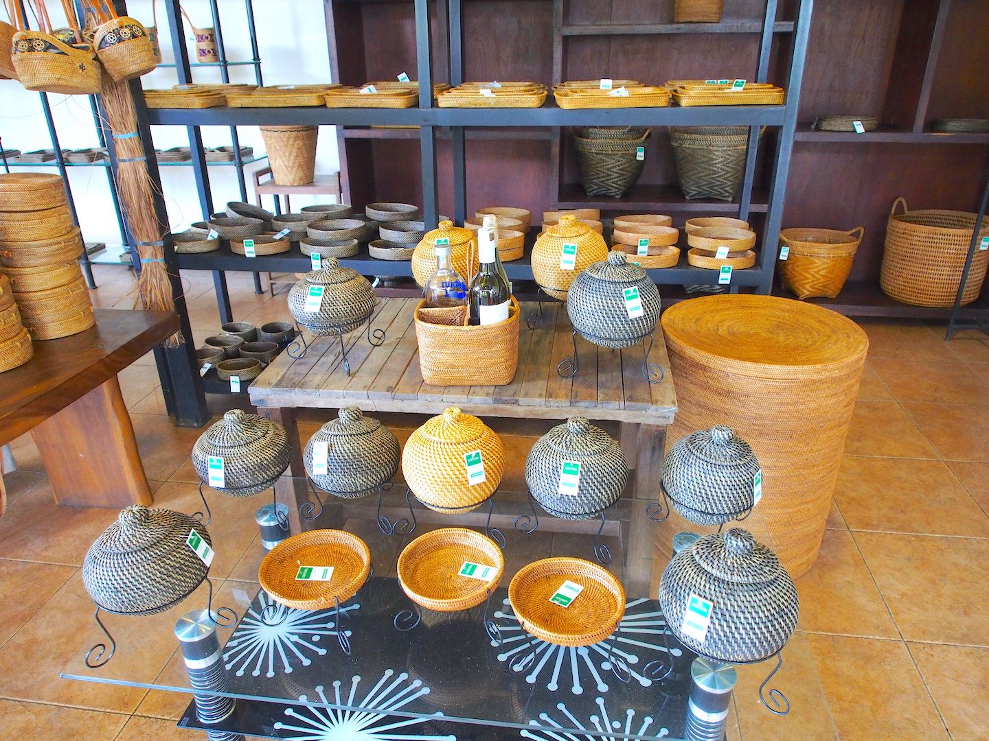 「ASHITABA」の店内