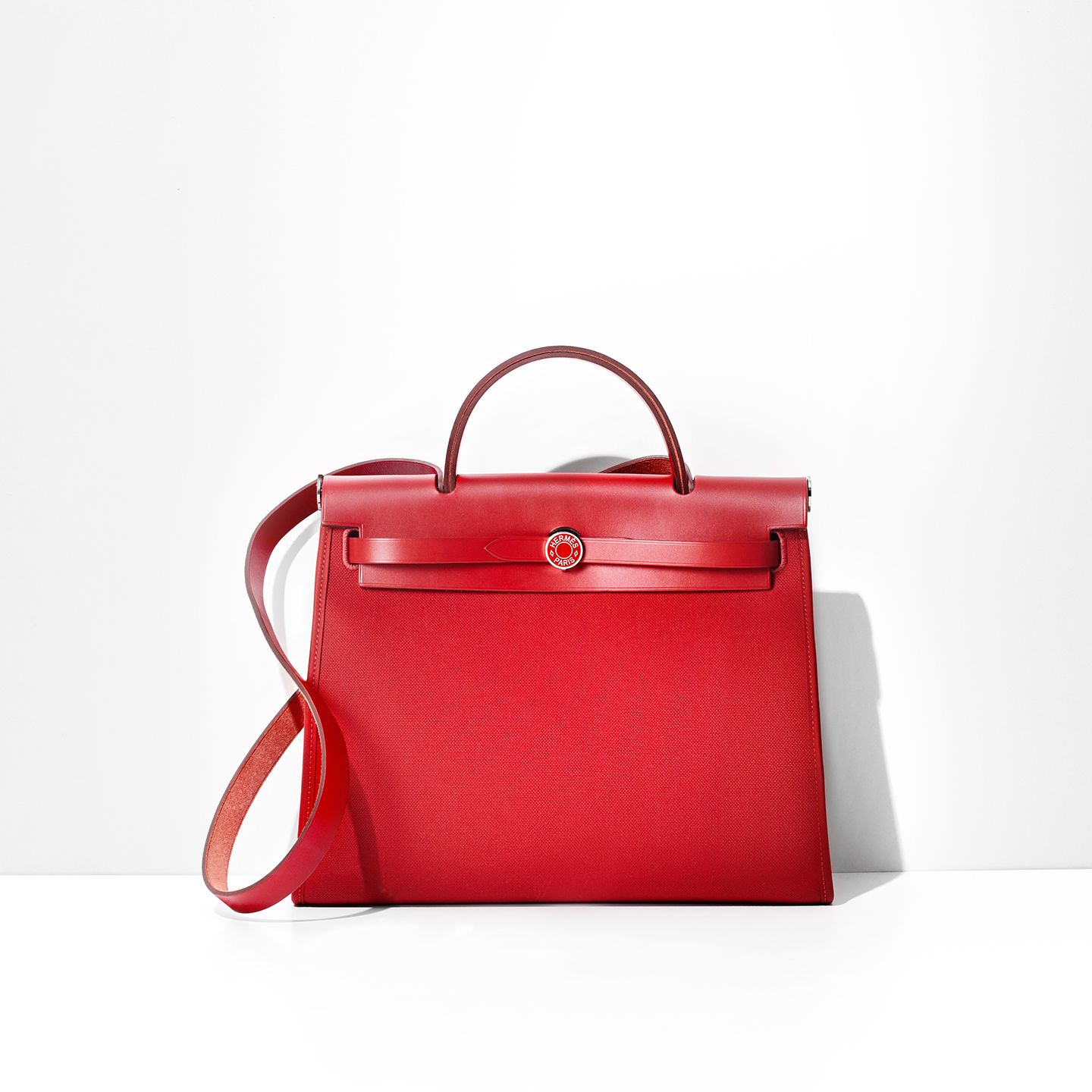ハンドバッグ「エールバッグ・ジップ」【縦25.5×横31×マチ10cm】¥353,000(税抜)