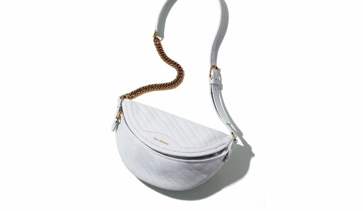 軽快なこなれ感を演出！バレンシアガのショルダーバッグ「スーベニア