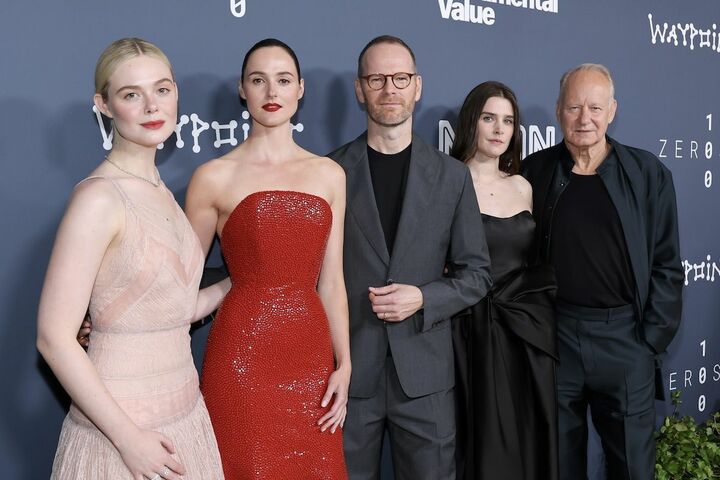 左から共演のレナーテ・レインスヴェ、映画監督のヨアキム・トリアー、共演のインガ・イブスドッター・リリアス、ステラン・スカルスガルド。