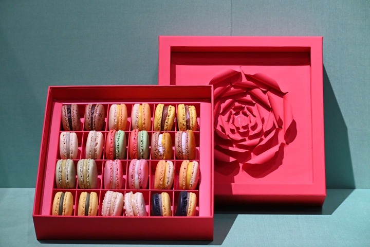 スイーツ_16,クリスマスケーキ_16,チョコレート_16,いちご_16,プレゼント_16