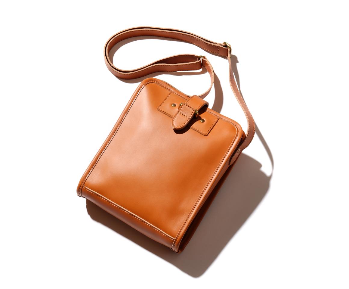 【W18×H22×D7cm】バッグ¥69,000(フィーゴ〈フェリージ〉)
