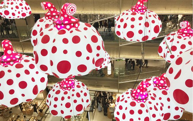 GINZA SIX5階から見下ろした館内(開館した2017年4月20日に撮影)