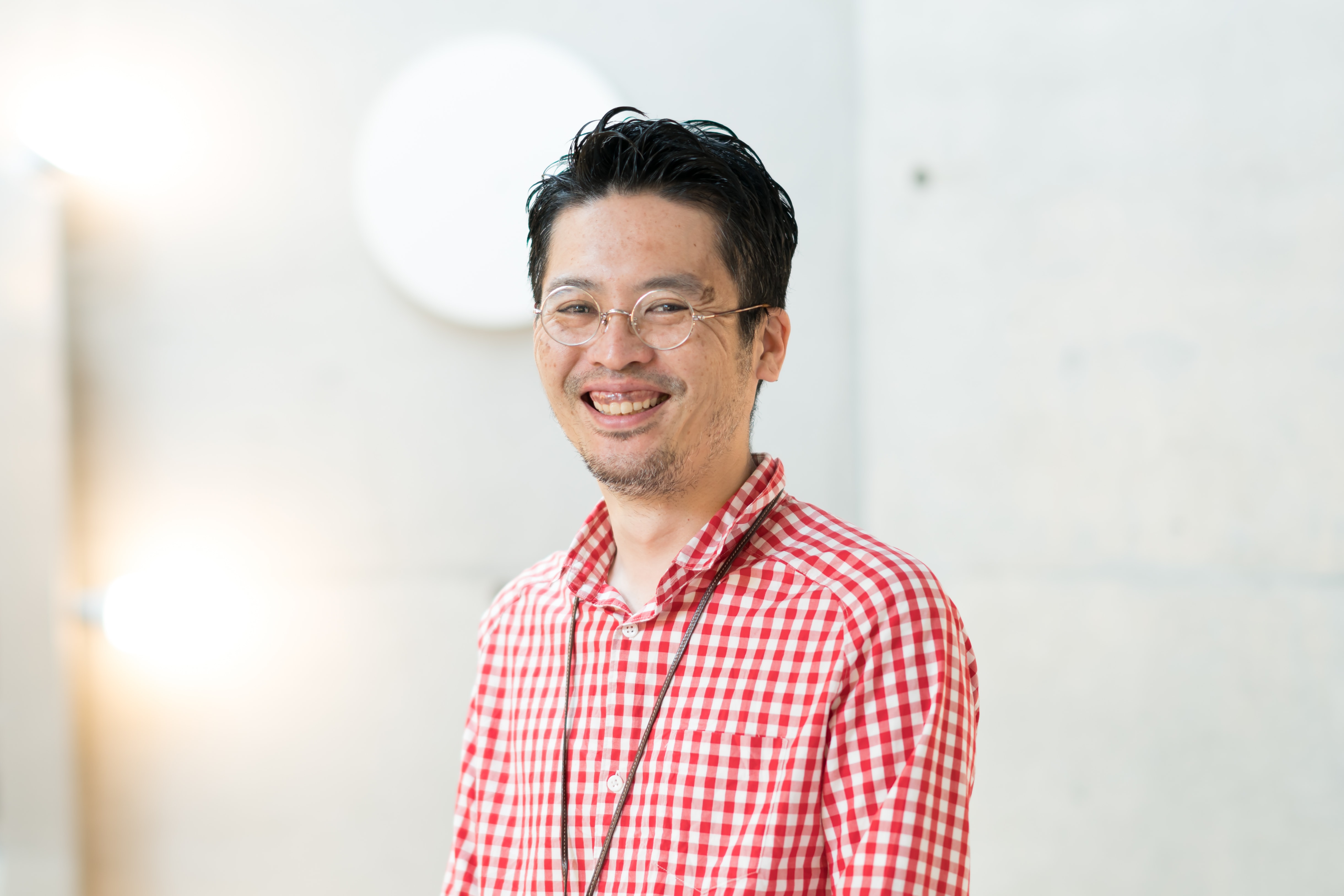 Double副店長・西村光太郎さん。「ドラムが趣味で、サロンのスタッフたちとバンドを組んでいます。曲はニール・ヤングのカバーが中心です」