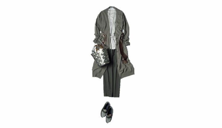 トップス￥56,000（ザ シークレットクロゼット神宮前〈シクラス〉）、カーディガン￥135,000（ウールン商会〈ファビアナ フィリッピ〉）、パンツ￥64,000（サン・フレール〈レ・コパン〉）、バッグ￥249,000（JIMMY CHOO）、ネックレス［長］￥650,000・［短］￥450,000（アルテミス・ジョイエリ）、靴￥141,000（J.M. WESTON 青山店）