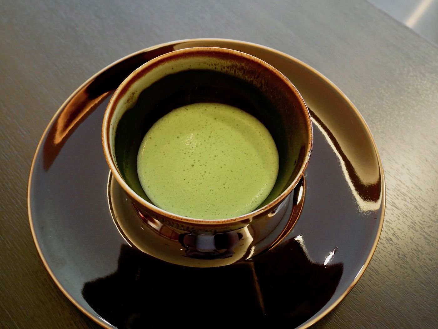 青々とした抹茶の緑は、見るだけで心が落ち着きます