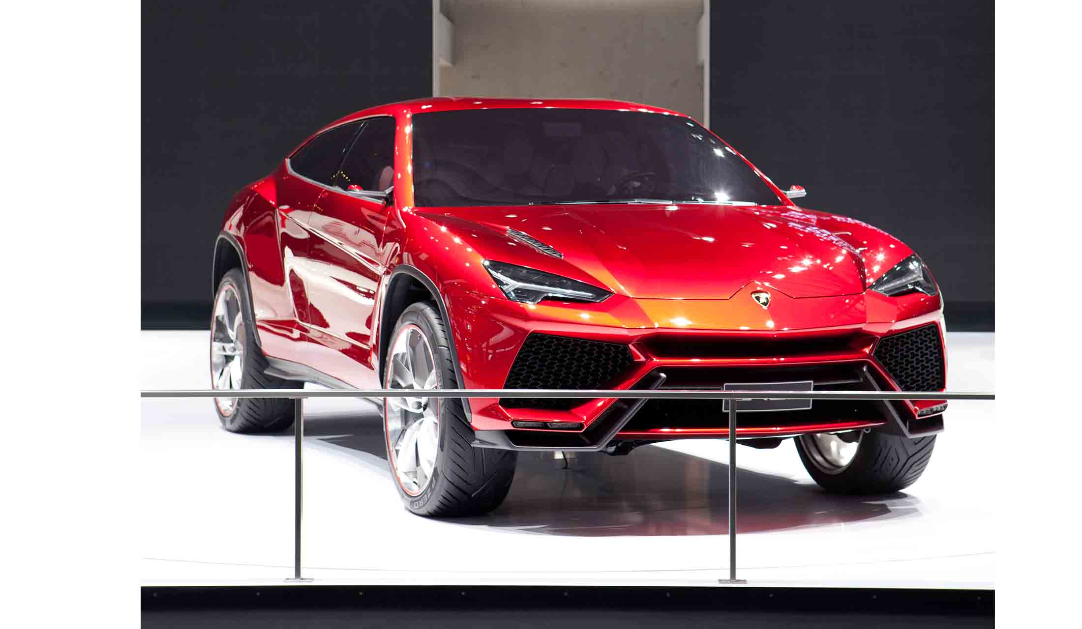昨今のSUVブームにおけるランボルギーニからの回答が、「ウルス」だ。写真は2012年時のショーモデル。