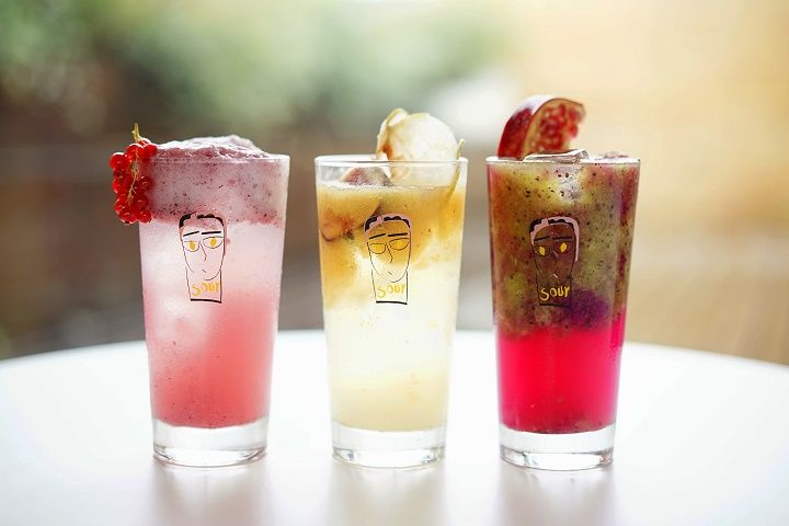 写真左から/「Sour」甘酒ベリー¥1,000、和梨無花¥1,000、ザクロキウイ¥1,000 販売日時:10/5(金)~ 販売店舗:koe lobby ※夜イベント時のみ販売(こちら3商品の価格表記のみ税込となっています)