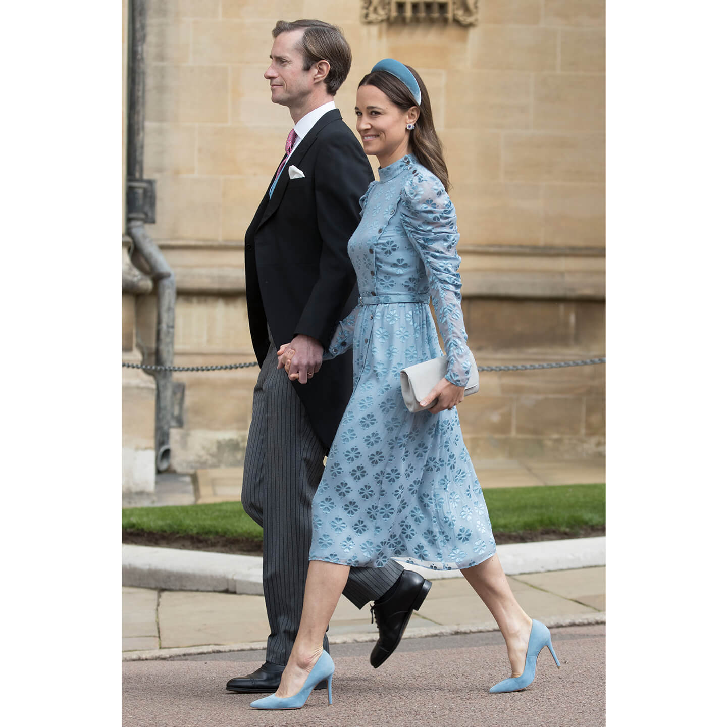 ブルーグレーのワンピースを着こなすPippa Middleton(ピッパ・ミドルトン)氏