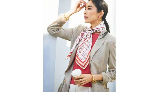 レディース テーラードジャケットコーデ46選 黒 グレー 人気ブランドのテーラードジャケットの着こなしや ジーンズと合わせたカジュアルコーデなど Precious Jp プレシャス