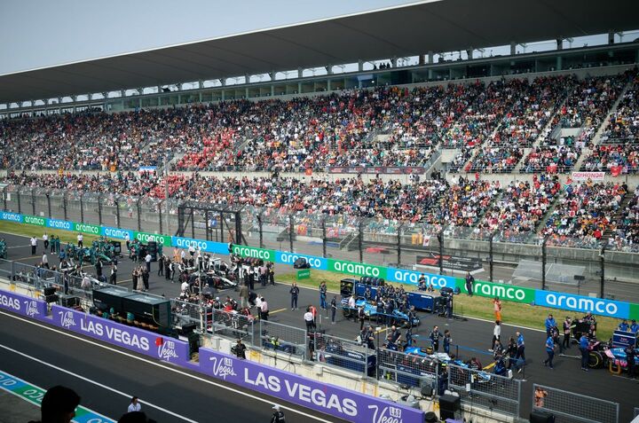 決勝前の様子。スタンドは超満員！