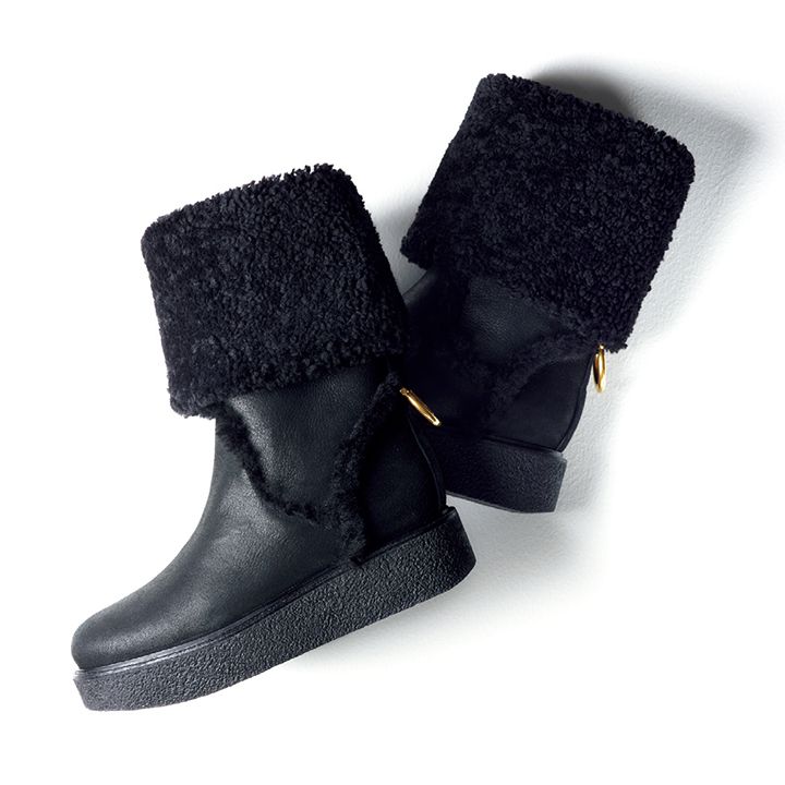 ブーツ￥128,000（フェラガモ・ジャパン〈サルヴァトーレ フェラガモ〉）　[Precious2019年1月号85ページ] 