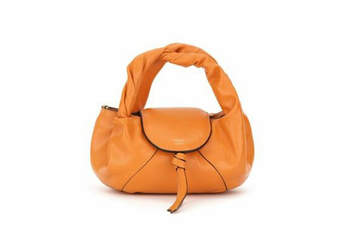 「フェンディ」のバッグ