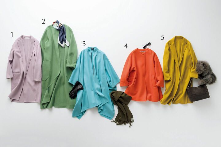 左から／コート￥111,000（アノア〈リビアナ・コンティ〉）、コート￥150,000（ザ シークレットクロゼット神宮前〈シクラス〉、マント￥300,000（オールウェイズ〈ミカコ ナカムラ〉）、コート￥150,000（J&M デヴィッドソン 青山店）、コート￥88,000（オルドス ファッション ジャパン）　[Precious2019年1月号100-101ページ]