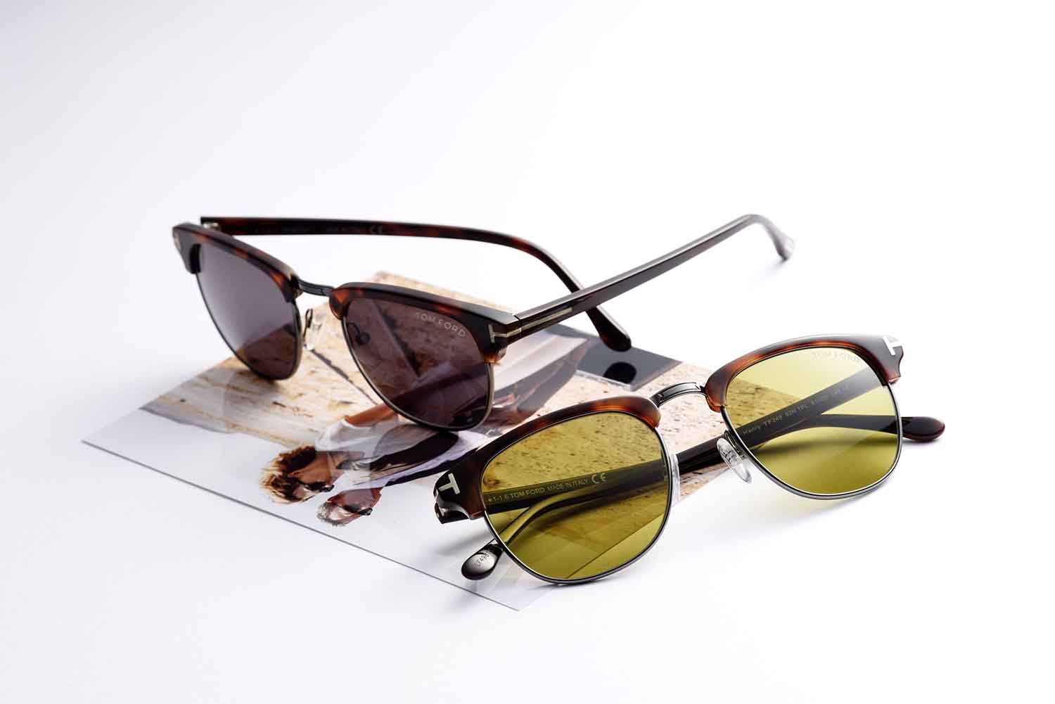 (左)¥45,000・(右)¥50,000(トム フォード アイウエア)写真:Everett Collection/アフロ