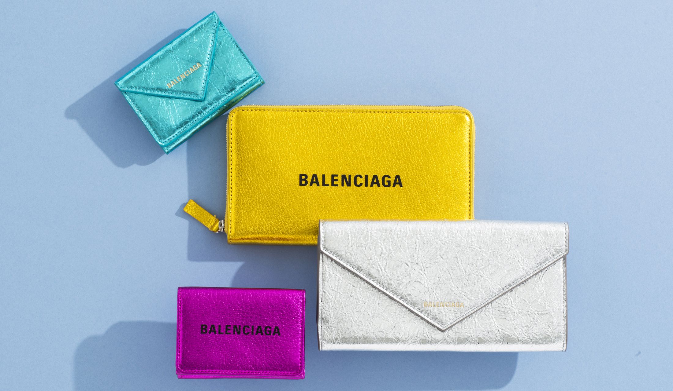 ミニ財布が大ヒット中の「バレンシアガ」からメタリックカラーの新作が